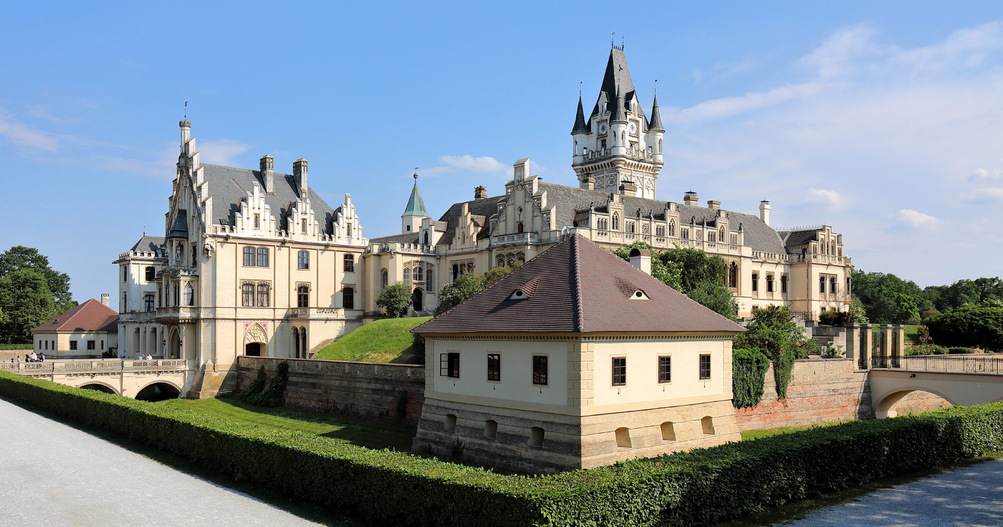 Schloss Grafenegg (Photo license: CC-BY-SA 4.0)